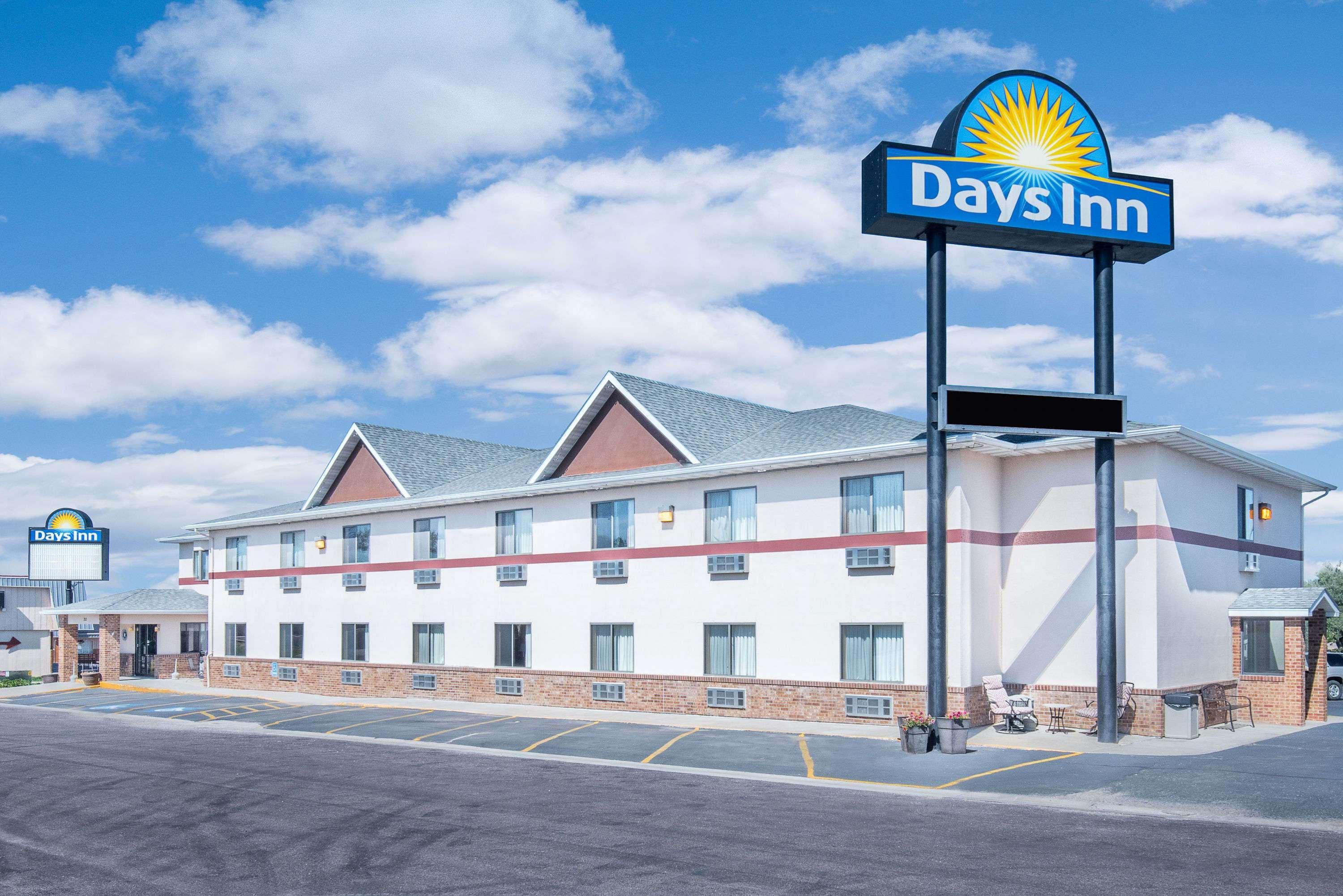 Days Inn By Wyndham וול מראה חיצוני תמונה